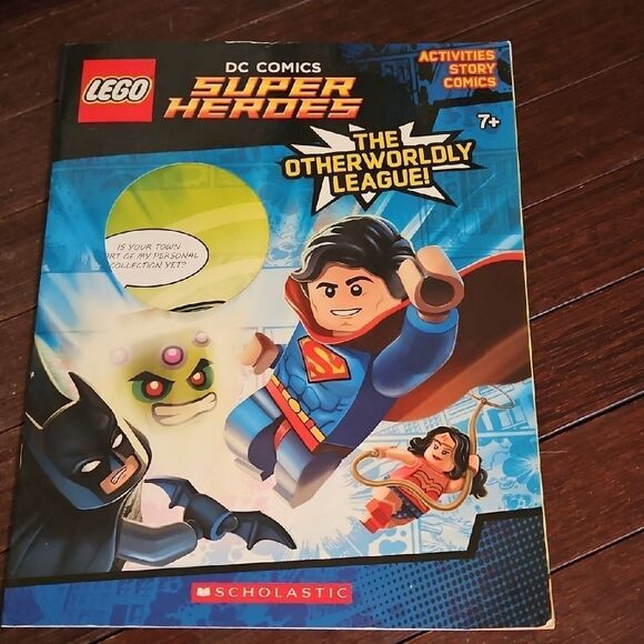 LEGO DC Comics Super Heroes Activity Book - Picture 1 of 4